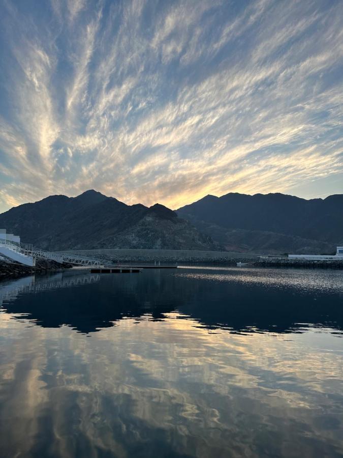 Al Dana Sea View Villa Фуджейра Екстериор снимка