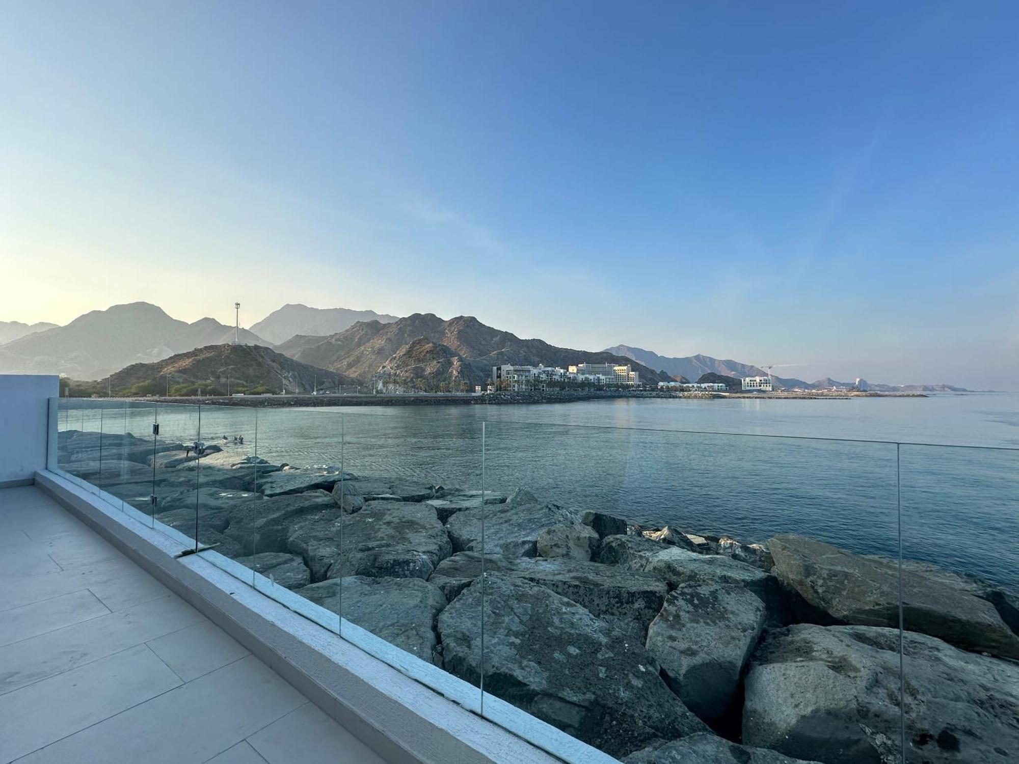 Al Dana Sea View Villa Фуджейра Екстериор снимка
