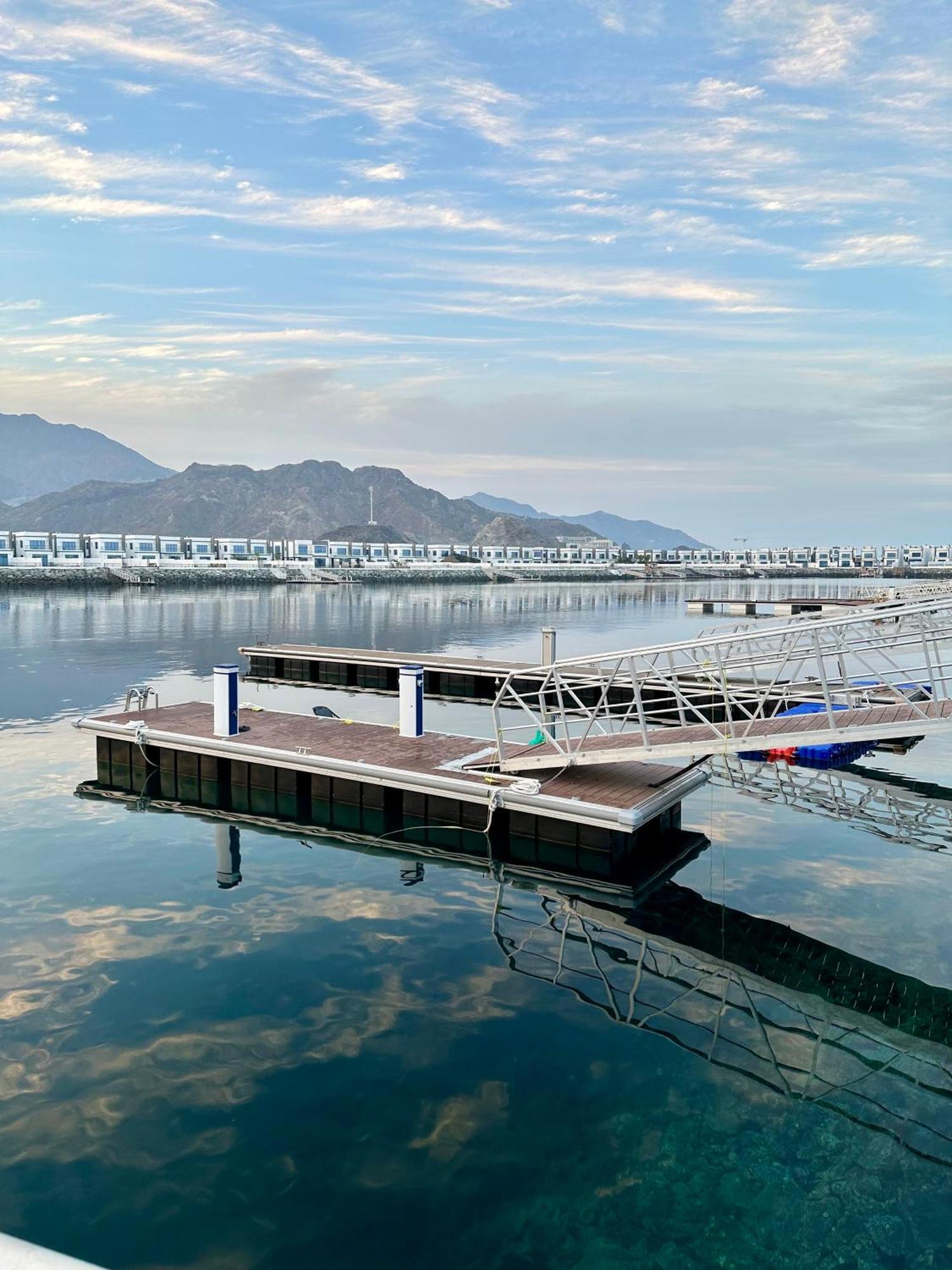 Al Dana Sea View Villa Фуджейра Стая снимка